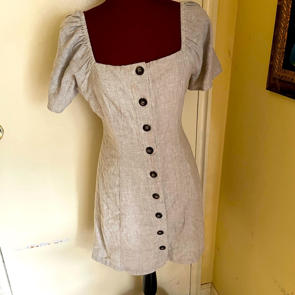 Cute button down dress !